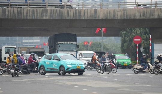 Năm 2026, mua ô tô phải nộp các khoản phí nào?