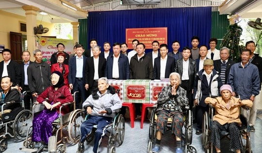 Thứ trưởng Đỗ Xuân Tuyên thăm, chúc Tết bệnh nhân phong