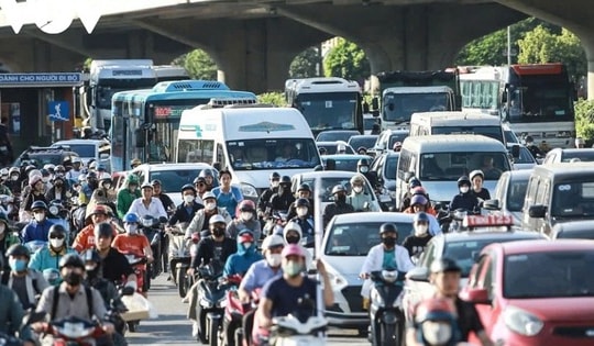 Chuyển đổi từ xe xăng sang xe điện: Cử tri mong lộ trình hợp lý, khả thi