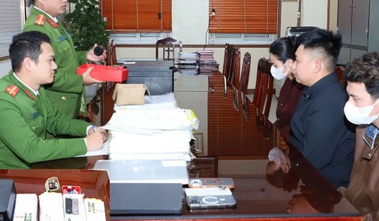 Tạm giữ 3 đối tượng làm giả con dấu văn phòng công chứng, công chứng viên để xin việc