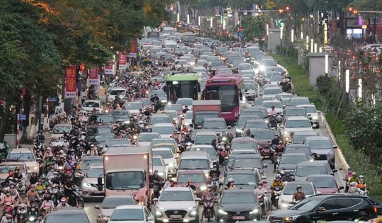 Hà Nội sẽ công bố cụ thể các tuyến đường hạn chế xe xăng dầu trong vùng phát thải thấp