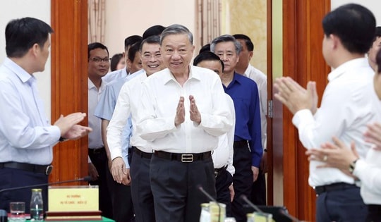 Xây dựng đội ngũ cán bộ đủ phẩm chất, năng lực và uy tín theo tư tưởng Hồ Chí Minh đáp ứng yêu cầu phát triển đất nước trong kỷ nguyên mới