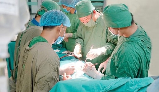 Đại phẫu '6 trong 1' cứu bệnh nhân mắc ung thư buồng trứng giai đoạn muộn