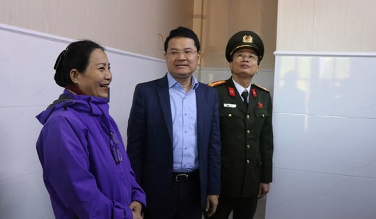 Người dân vùng sạt lở ở Huế đón niềm vui an cư khi 'Chiến dịch Quang Trung' về đích sớm