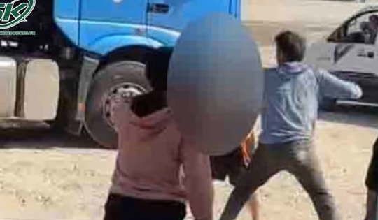 Xác minh clip 2 tài xế xe ben đánh nhau chảy máu trong mỏ đá, đám đông thờ ơ đứng nhìn