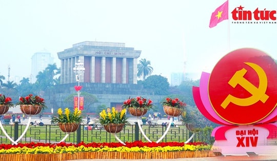 Phố phường Hà Nội rực rỡ cờ hoa chào mừng Đại hội Đảng lần thứ XIV