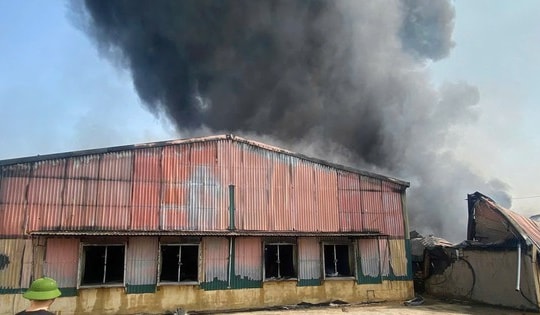 Cháy nhà xưởng trong Trại giam Quảng Ninh