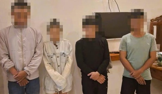 Phát hiện 1 nữ 2 nam đang 'phê pha' trong nhà nghỉ