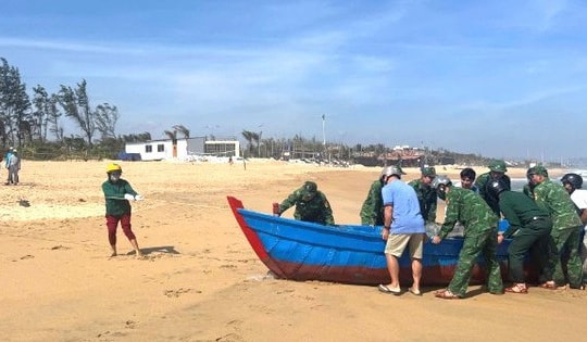 Tiếp tục tìm kiếm một ngư dân mất tích trên biển Đắk Lắk