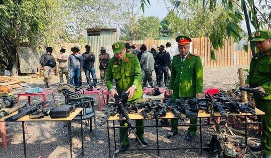 Mang súng bắn đạn nhựa chơi đánh trận giả, 23 thanh niên bị công an xử lý