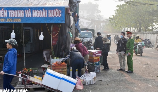 Hà Nội xóa bỏ chợ tạm, chợ cóc quanh chợ Long Biên