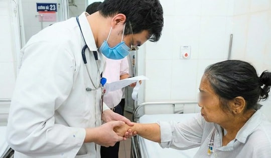 Đưa Nghị quyết 72 vào cuộc sống: Thực hành lâm sàng là 'xương sống' của đào tạo y khoa