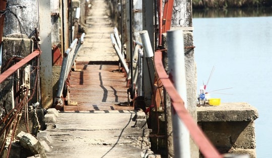 Cận cảnh 'cầu vĩnh biệt' chờ ngày bị xóa sổ sau hơn 40 năm tồn tại