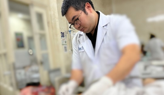 Trẻ 15 tuổi bị biến dạng khuôn mặt, tổn thương nghiêm trọng do tai nạn pháo nổ