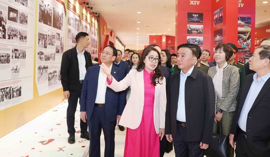 Trưng bày ảnh 'Dưới cờ Đảng – Đất nước tiến vào kỷ nguyên mới'