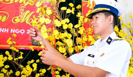 Xuân sớm nơi đảo Hòn Đốc