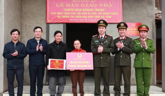 Trao mái ấm, đón xuân sớm ở vùng quê Hà Tĩnh