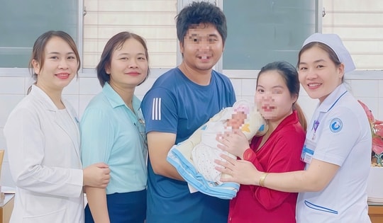 Kỳ tích y khoa: Chấm dứt 1 thai dị tật nặng để cứu bé còn lại trong ca song thai