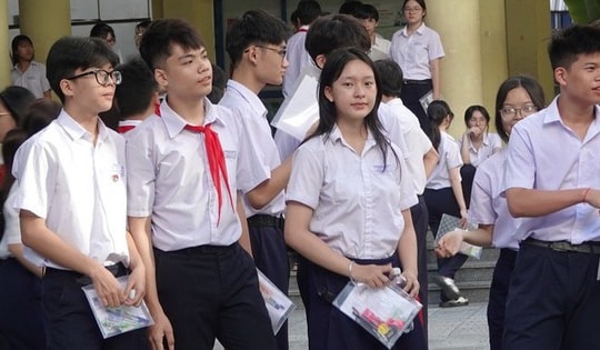 Phụ huynh, học sinh Hà Nội sốt ruột chờ công bố môn thi vào lớp 10