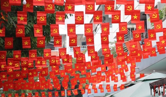 Thành phố mang tên Bác rực rỡ cờ hoa chào mừng Đại hội XIV của Đảng