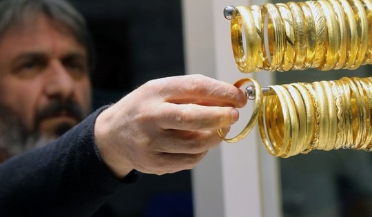 Giá vàng thế giới chạm mức cao kỷ lục, hơn 4.628 USD một ounce