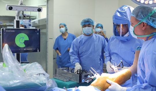 Lần đầu tiên ứng dụng robot hiện đại phẫu thuật thay khớp gối toàn phần thành công
