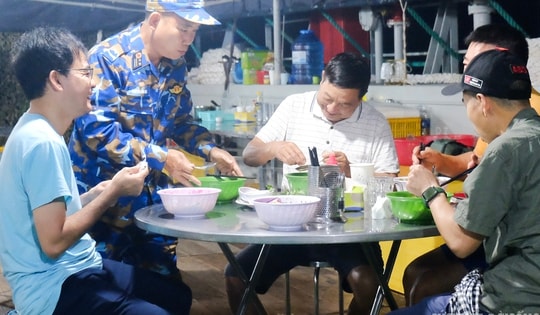 Những người giữ lửa thầm lặng trên tàu hải quân