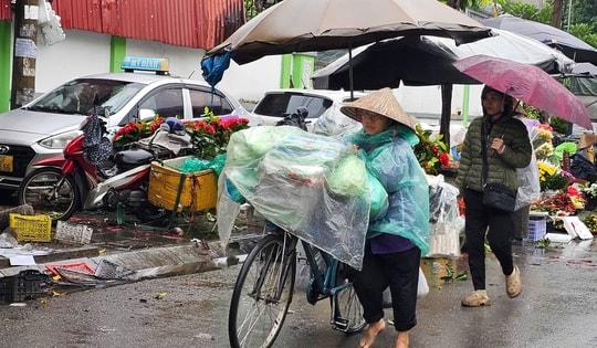 Bắc Bộ nhiều mây, mưa rải rác, sáng và đêm trời rét