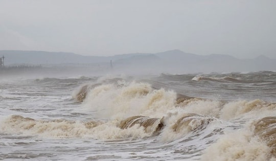 Diễn biến và đường đi của cơn bão gần Biển Đông