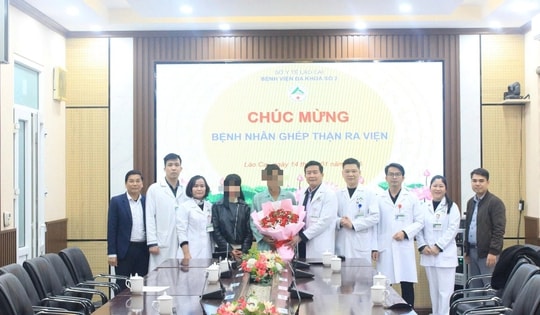 Sau 11 năm chạy thận, con trai được cha hiến thận cứu sống