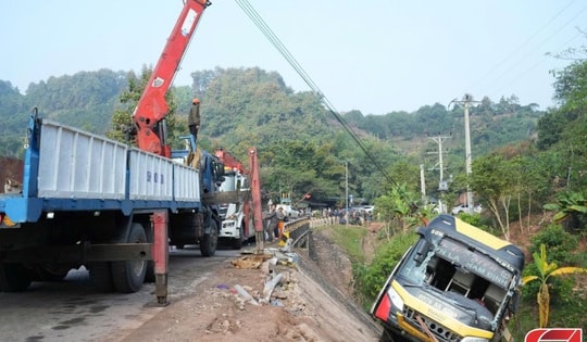 Tập trung cấp cứu, điều trị cho nạn nhân vụ tai nạn giao thông ở Sơn La