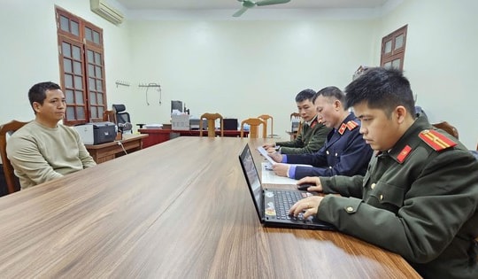 Bắt đối tượng người nước ngoài buôn lượng lớn linh kiện súng quân dụng dưới vỏ bọc 'bộ thông tắc bồn cầu'