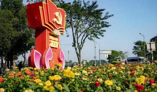 TP Huế rực rỡ cờ hoa hướng về Đại hội XIV của Đảng