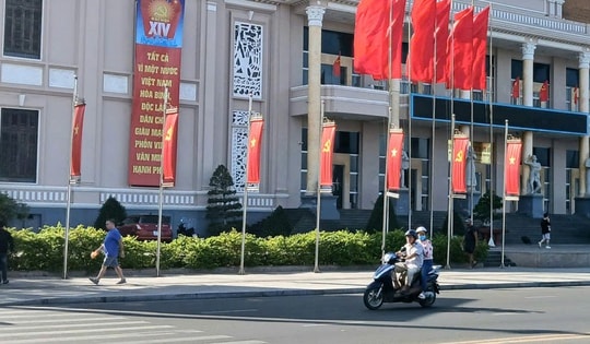 Khánh Hòa rực sắc cờ hoa, gửi trọn niềm tin vào Đại hội XIV của Đảng