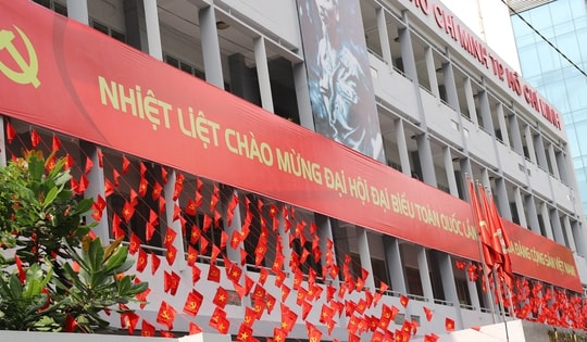 TPHCM rực rỡ sắc cờ hoa hướng về Đại hội XIV của Đảng