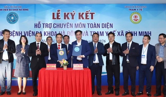 BVĐK Hà Đông đưa bác sĩ, thiết bị hiện đại về 'cắm chốt' tại trạm y tế xã