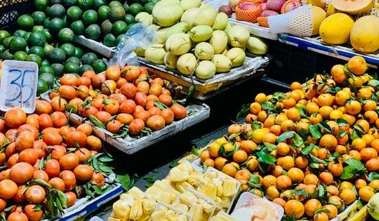 Quýt giá rẻ bán đầy thị trường, tiểu thương bật mí ‘bí kíp’ phân biệt hàng Việt Nam và hàng Trung Quốc