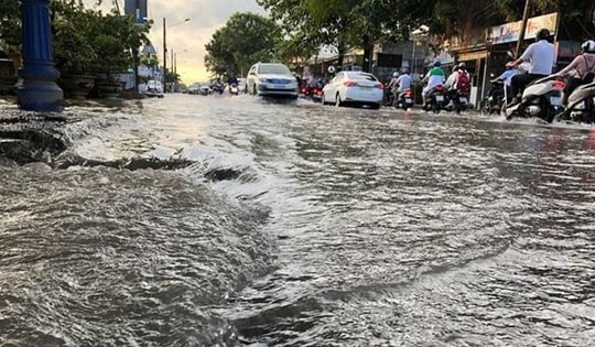 Triều cường Nam Bộ đạt đỉnh gây ngập nhiều khu vực