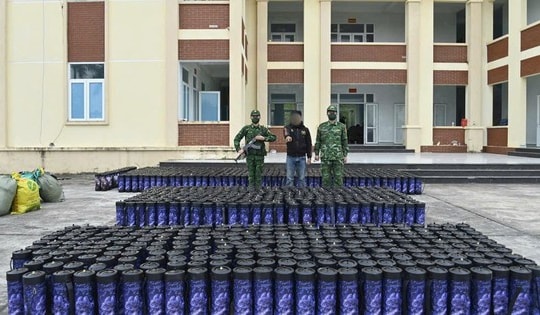 Quảng Ninh: Bắt giữ vụ vận chuyển hơn 1.300 bình khí cười trên biển