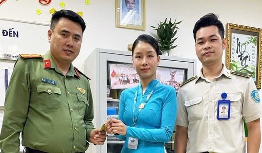 Kịp thời tìm lại nhẫn kim cương bị thất lạc trong khay đựng đồ ở sân bay Đà Nẵng