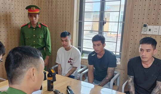 Phẫn nộ cảnh nữ nhân viên karaoke bị xích chân, hành hung dã man vì đi chơi với người yêu