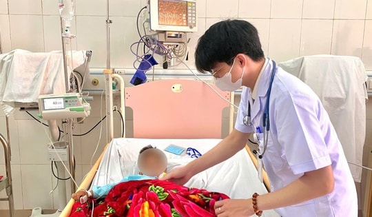 Tự lấy thuốc của người lớn rồi cùng nhau uống, 3 trẻ phải nhập viện, bác sĩ đưa ra khuyến cáo quan trọng