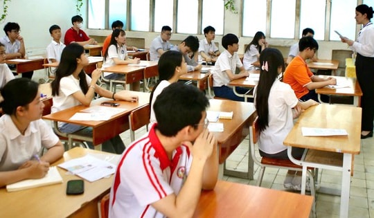 Sĩ tử lo lắng vì chưa biết môn thi thứ ba: Đây là những lời khuyên từ thầy cô