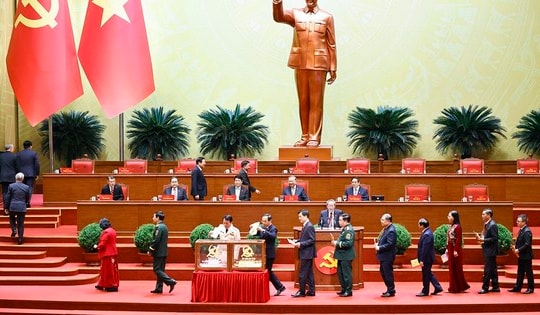 Danh sách 14 Ủy viên Bộ Chính trị, Ban Bí thư khóa XIII tái cử Ban Chấp hành Trung ương Đảng khóa XIV