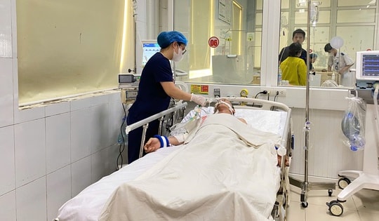 Tai biến khó lường từ thói quen 'cứ mệt là truyền dịch'