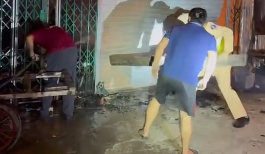 Bộ Công an gửi thư khen Công an Nghệ An phá cửa cứu 11 người thoát cháy trong đêm