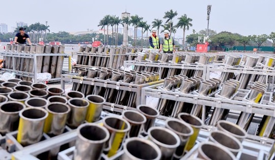 Cận cảnh trận địa bắn pháo hoa trong chương trình nghệ thuật đặc biệt 'Dưới lá cờ vẻ vang của Đảng'