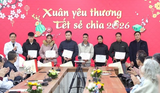 2,2 tỷ đồng hỗ trợ người bệnh nghèo tại phiên chợ Tết 0 đồng ở Bệnh viện Việt Đức