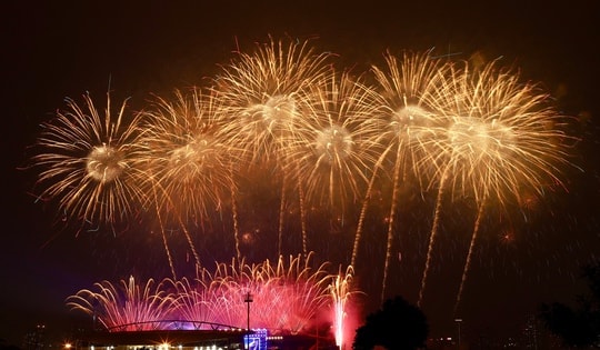 Mãn nhãn màn trình diễn pháo hoa kéo dài mừng thành công Đại hội Đảng XIV