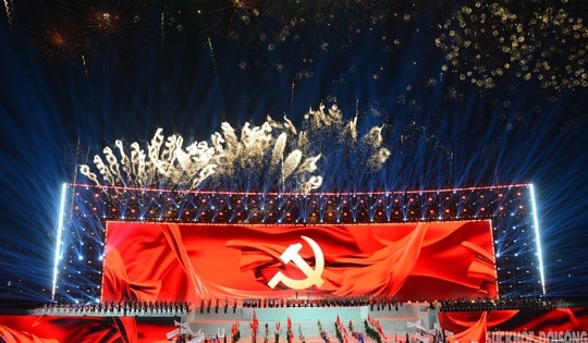 Chương trình nghệ thuật đặc biệt 'Dưới lá cờ vẻ vang của Đảng' mừng Đại hội XIV